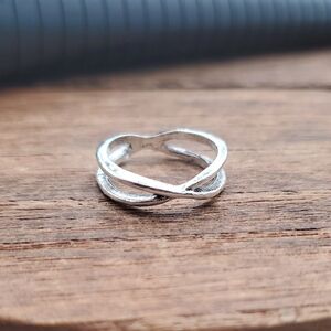 Twisted Eternity Band Ring - Silver Tone Size 4 R825